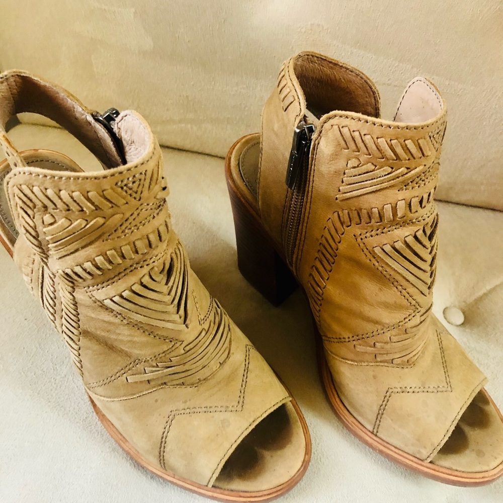 Vince Camuto -Karinta Block Heel Bootie - Size 6.5 - image 3